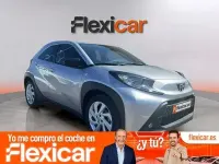 Usado Toyota Aygo Play 72 CV (52 kW) 2023 Gris
