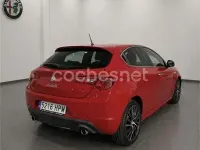Usado Alfa Romeo Giulietta Veloce 140 CV (102 kW) 2013 Rojo Utilitario
