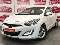 Usado Hyundai i30 100 CV (73 kW) 2013 Blanco Berlina