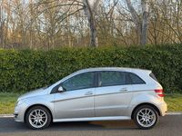 Usado Mercedes B180 109 CV (80 kW) 2011 Gris / plata Monovolumen