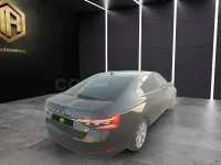 Usado Skoda Superb Style 218 CV (160 kW) 2021 Negro Berlina