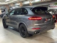 Usado Porsche Cayenne S E-Hybrid 416 CV (305 kW) 2017 Gris / plata SUV
