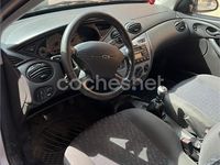 Usado Ford Focus Trend 90 CV (66 kW) 2000 Gris / plata Berlina
