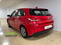 Usado Hyundai i30 120 CV (88 kW) 2019 Rojo Berlina