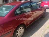 Usado VW Passat 90 CV (66 kW) 1997 Granate Berlina
