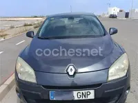 Usado Renault Mégane Dynamique 105 CV (77 kW) 2009 Gris / plata Berlina
