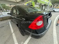 Usado Ford Focus Ghia 115 CV (84 kW) 2005 Negro Berlina