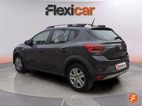 Usado Dacia Sandero Comfort 101 CV (74 kW) 2022 Gris Utilitario
