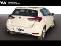 Usado Toyota Auris Hybrid Business Edition 136 CV (100 kW) 2017 Blanco puro Berlina