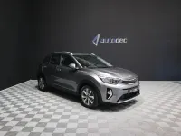 Usado Kia Stonic 100 CV (73 kW) 2025 Gris / plata SUV