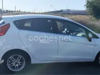 Usado Ford Fiesta Titanium 100 CV (73 kW) 2013 Blanco Berlina
