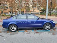 Usado VW Passat Edition 101 CV (74 kW) 2004 Azul Familiar