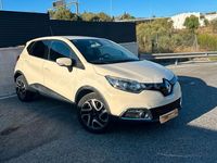 Usado Renault Captur Life 90 CV (66 kW) 2016 Beige SUV