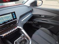 Usado Peugeot 3008 Allure 130 CV (95 kW) 2023 Granate SUV