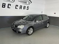 Usado VW Golf V Highline 105 CV (77 kW) 2007 Gris / plata Berlina