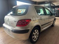 Usado Peugeot 307 110 CV (80 kW) 2008 Gris / plata Berlina