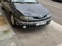 Usado Renault Laguna 110 CV (80 kW) 2000 Verde Berlina