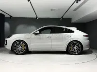 Usado Porsche Cayenne Turbo E-Hybrid 739 CV (543 kW) 2025 Gris / plata SUV