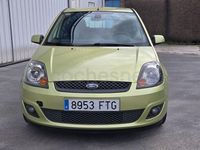 Usado Ford Fiesta 100 CV (73 kW) 2007 Verde Utilitario
