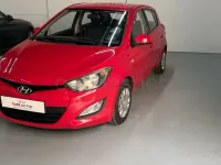 Usado Hyundai i20 85 CV (62 kW) 2013 Granate Utilitario