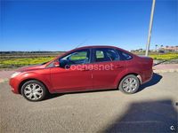 Usado Ford Focus Trend 100 CV (73 kW) 2008 Rojo Berlina