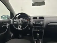 Usado VW Polo Advance 90 CV (66 kW) 2013 Gris / plata Utilitario