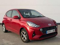 Usado Hyundai i10 67 CV (49 kW) 2022 Rojo Utilitario
