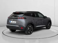 Usado Peugeot 2008 Allure 110 CV (80 kW) 2021 Gris / plata SUV