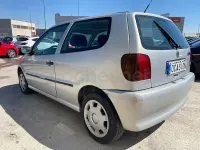 Begagnad VW Polo Conceptline 60 HK (44 kW) 1999 Grå Sedan