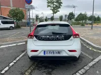 Usado Volvo V40 Kinetic 115 CV (84 kW) 2014 Blanco Berlina
