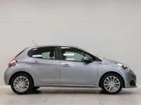 Usado Peugeot 208 Signature Sky 83 CV (61 kW) 2019 Gris Utilitario