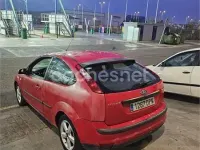 Usado Ford Focus Sport 115 CV (84 kW) 2005 Rojo Berlina