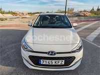 Usado Hyundai i20 84 CV (61 kW) 2017 Blanco Berlina