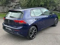 Usado VW Golf VIII 115 CV (84 kW) 2021 Azul Berlina