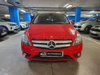 Usado Mercedes B180 122 CV (89 kW) 2012 Rojo Utilitario