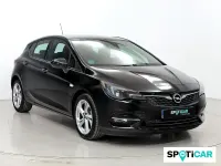 Usado Opel Astra Design & Tech 110 CV (80 kW) 2021 Negro Utilitario