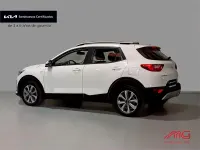 Usado Kia Stonic 100 CV (73 kW) 2025 Clear white (ud) SUV