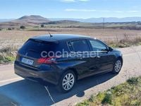 Usado Peugeot 308 Access 110 CV (80 kW) 2018 Gris / plata Berlina