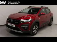 Usado Dacia Sandero Comfort 91 CV (66 kW) 2022 Rojo Utilitario