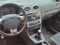 Usado Ford Focus Sport 145 CV (106 kW) 2005 Rojo Berlina