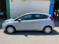 Usado Ford Fiesta Trend 82 CV (60 kW) 2009 Gris / plata Berlina
