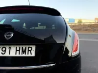 Usado Lancia Delta Gold 105 CV (77 kW) 2013 Negro Utilitario