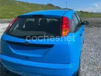 Usado Ford Focus Trend 100 CV (73 kW) 2002 Azul Berlina