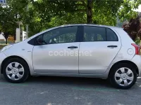 Usado Toyota Yaris 90 CV (66 kW) 2007 Gris / plata Utilitario