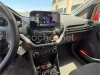 Usado Ford Fiesta Trend 85 CV (62 kW) 2018 Rojo Utilitario