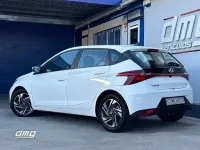 Usado Hyundai i20 100 CV (73 kW) 2022 Blanco Utilitario