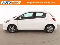 Usado Toyota Yaris Hybrid Active 99 CV (72 kW) 2016 Blanco Utilitario