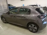 Usado Peugeot 208 Active 75 CV (55 kW) 2022 Gris / plata Utilitario