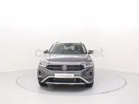 Usado VW T-Roc 150 CV (110 kW) 2025 Gris / plata SUV