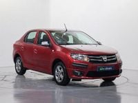 Usado Dacia Logan Lauréate 90 CV (66 kW) 2016 Rojo Berlina